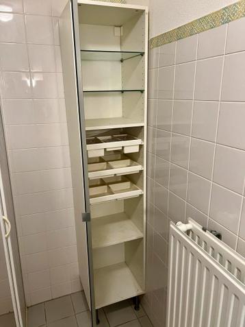 Smalle badkamerkast met spiegel