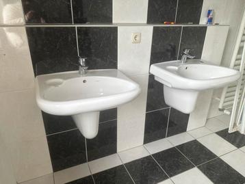 2x kranen met was bak zien er netjes uit gratis