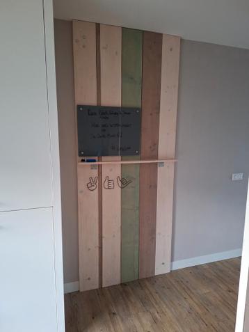 Zelfgemaakt wandpaneel met schrijfbord | 245x101 cm