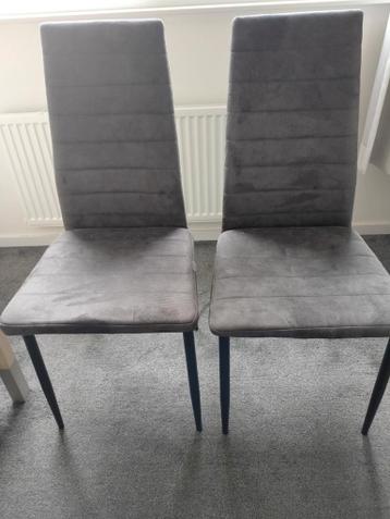 2 stoelen, gratis af te halen