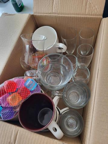 Diverse glazen, Bekers, etc