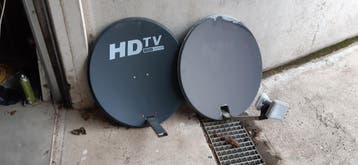 2 x schotelantenne, decoder, muurbeugel, coaxkabel en wcdozn