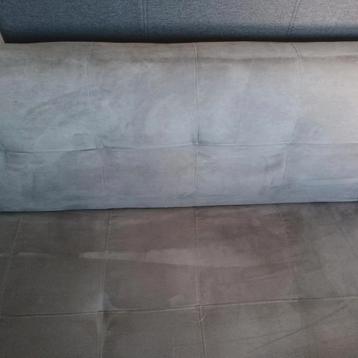 Nette slaapbank - kleine beschadiging