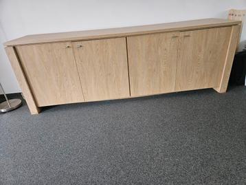 Groot dressoir met veel opbergruimte