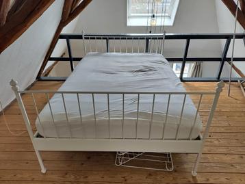 Gratis bed (evt ook matras)!