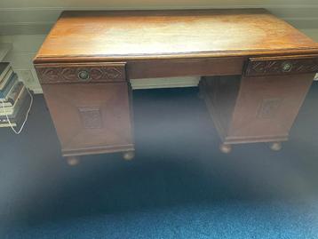 Klassiek houten bureu