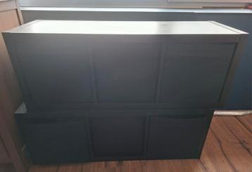 2 Zwarte/bruine kallax kast.