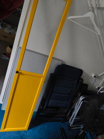 Ikea Billy Boekenkast deur geel