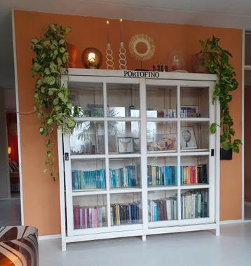 Houten vitrinekast whitewash - Riviera Maison s