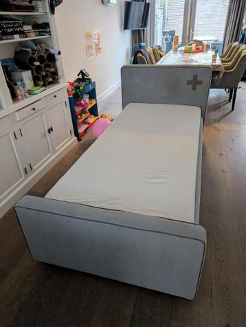 Eenpersoonsbed met matras en lattenbodem