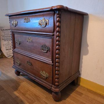 Zware donker bruine ladekast, gratis ophalen Schiedam