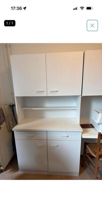 Witte buffetkast met opbergruimte