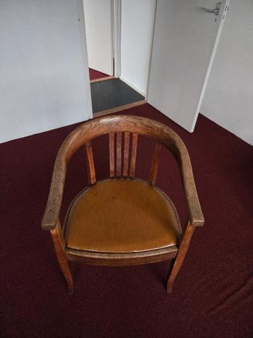 2 stoelen (bauhaus?)