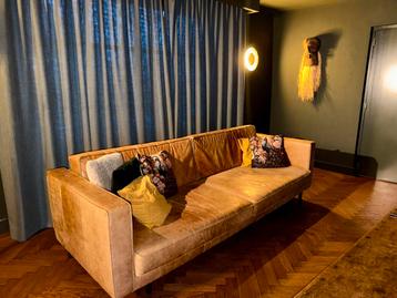 Stevige en fijne cognac kleurige Mustang 4zits bank.