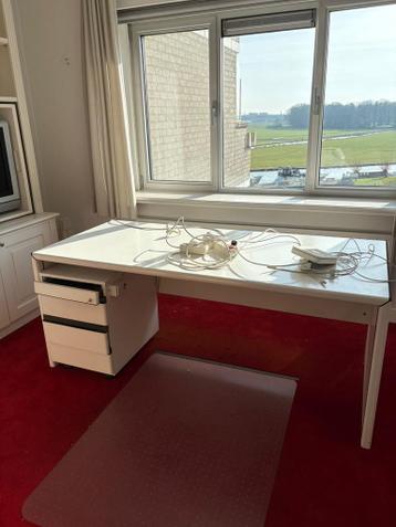 Bureau GRATIS 21-02 tussen 11:00-13:00