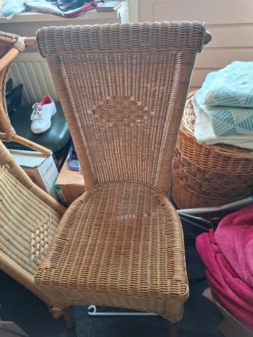 4 rieten stoelen in goede staat GRATIS