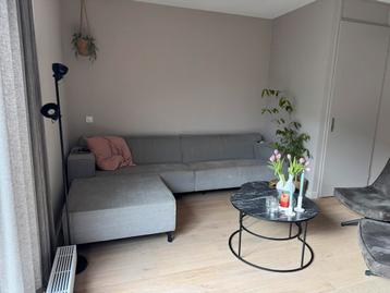 Gratis! Loungebank met hocker.