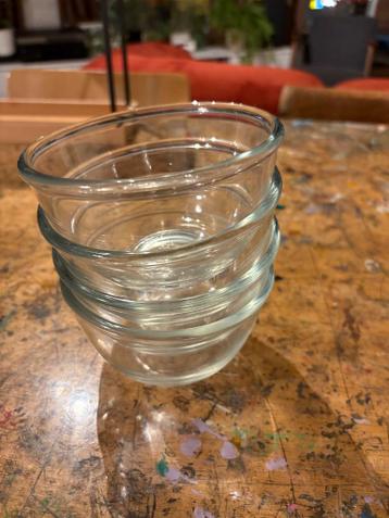 Vier glazen schoteltjes / dipschaaltjes