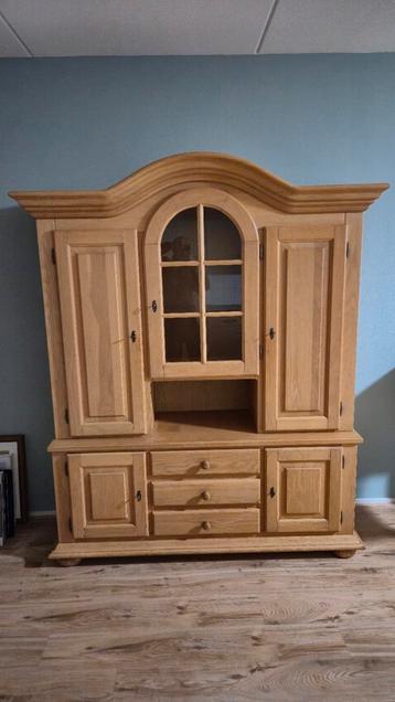 Gratis af te halen. Buffetkast.