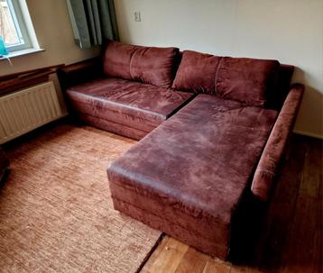 Bruine slaapbank met opbergruimte