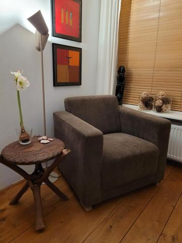 Bruine fauteuil