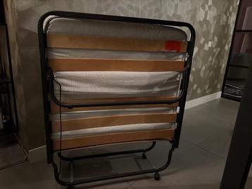 Logeer bed inklapbaar