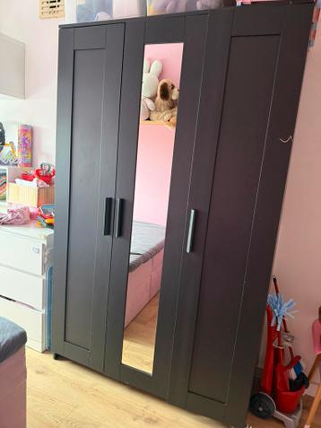 Gratis kledingkast - Prima voor een kleine opknapbeurt