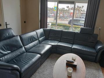 Blauwe leren hoekbank met elektrische relaxfunctie