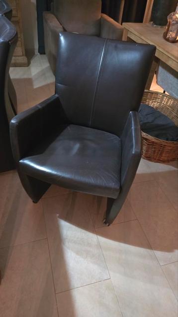 6 eetkamerstoelen met wieltjes