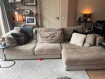 Comfortabele bank met veel ruimte