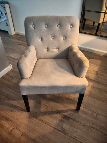 4 gratis eetkamerstoelen aangeboden