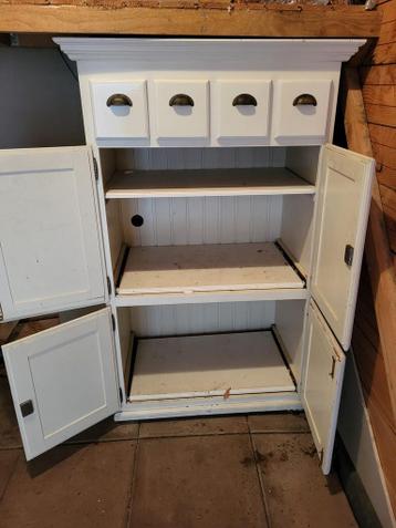 GRATIS Witte buffetkast met lades en deuren