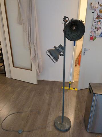 Vloer sta lamp grijs industrieel