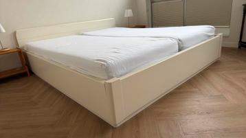 Tweepersoonsbed 210x180 - Inclusief lattenbodem en matrassen