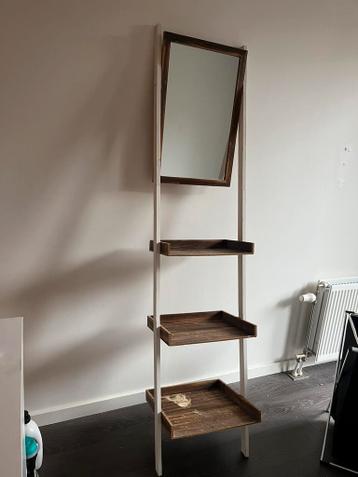 Schuine kast met spiegel - GRATIS