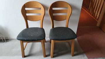 2 blank eiken eetkamerstoelen