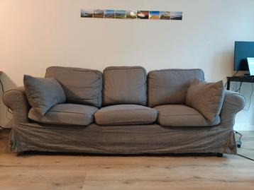 Grijze stoffen bank - gratis