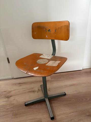 Gratis bureau met stoel
