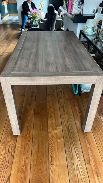 Tafel 160 x 90. Hoogte 77cm hoog