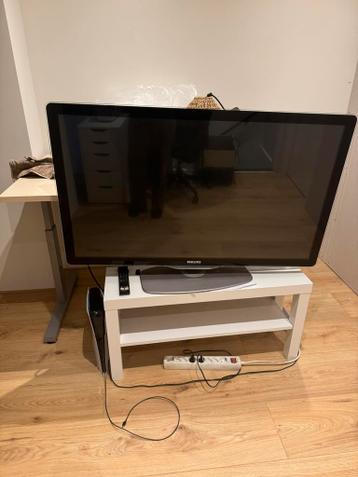 Philips tv mag weg gratis ophalen!!! Inclusief tafeltje