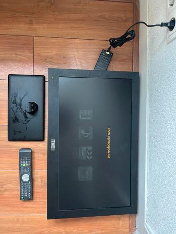 24 inch scherm met dvd-speler, voet, oplader en AB