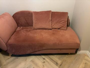Oud roze sofa. Inclusief twee kussens