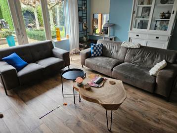 Gratis 2 + 3 zits bank in nette staat