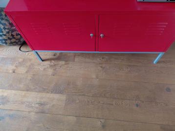 GRATIs Rode IKEA PS Lockerkast