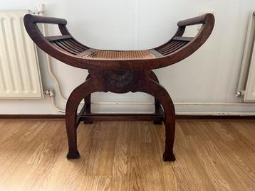 Teak houten kruk met rotan zitting