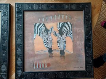 2 schilderijen met houten lijst