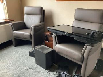 Gratis 4 woonkamerstoelen + TV en boxen in Bemmel