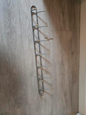 Metalen wandkapstok met 7 haken