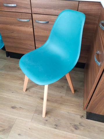 4 Petrol Kleurige Eetkamerstoelen - Kunststof & Beukenhout