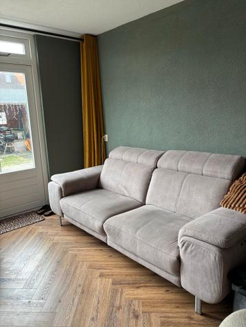 Gratis ophalen 2,5-zits ribstof bank, elektrisch verstelbaar